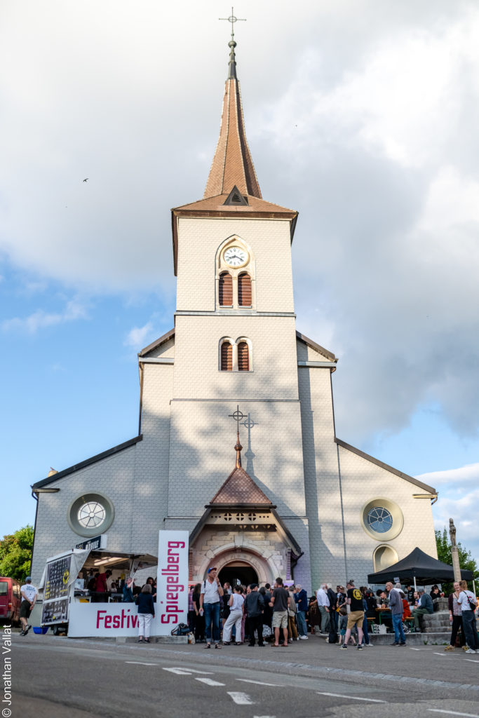 Ambiance devant l&#039;ancienne église du Noirmont - Crédit photo : Jonathan Vallat