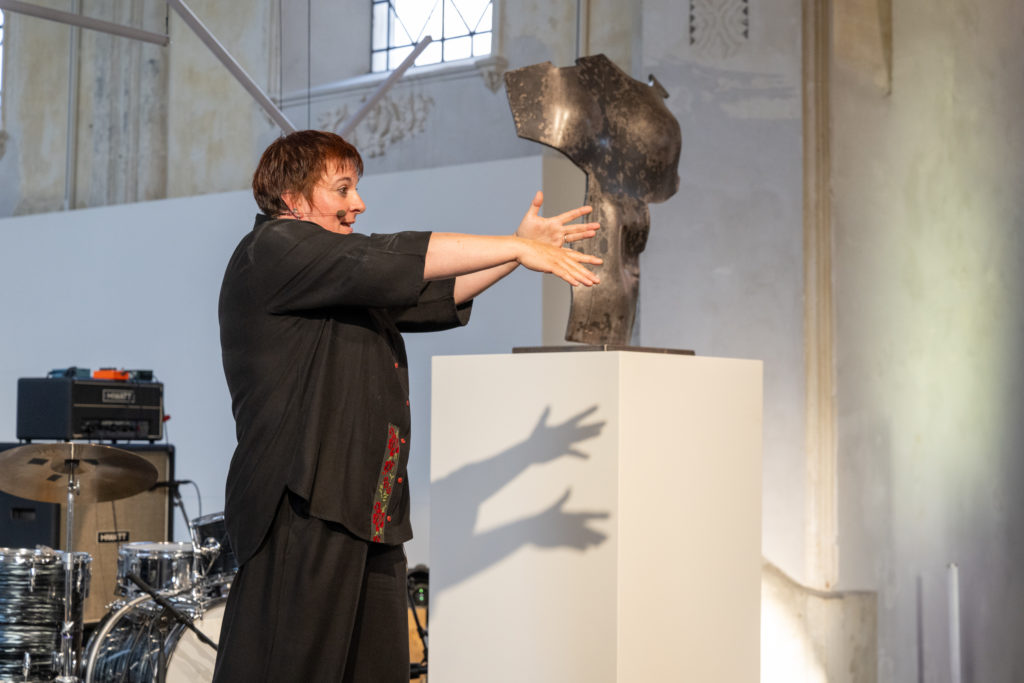 Hommage à Oscar et Jeannine Wiggli à l&#039;ancienne église du Noirmont par Geneviève Boillat - Crédit photo : Gilles Mauron