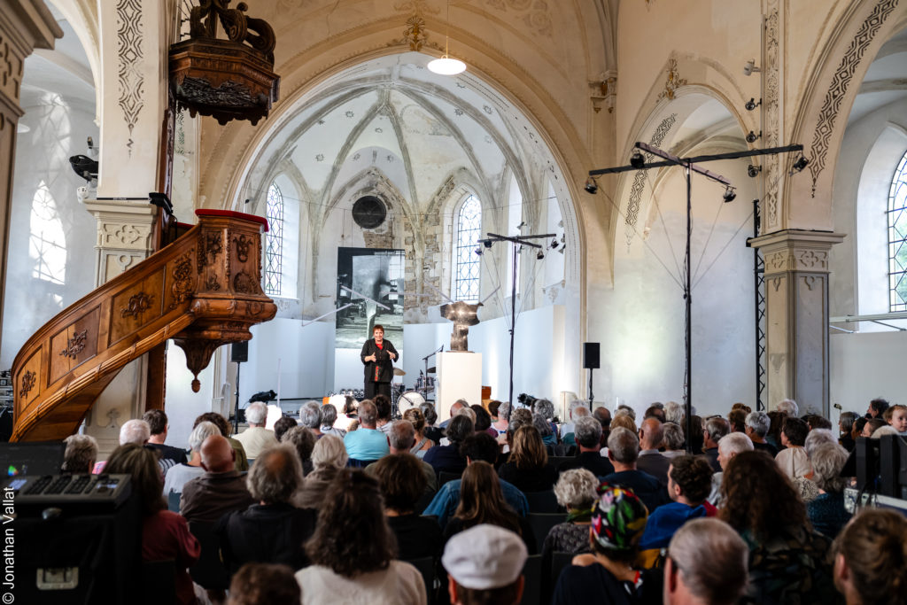Hommage à Oscar et Jeannine Wiggli à l&#039;ancienne église du Noirmont par Geneviève Boillat - Crédit photo : Jonathan Vallat