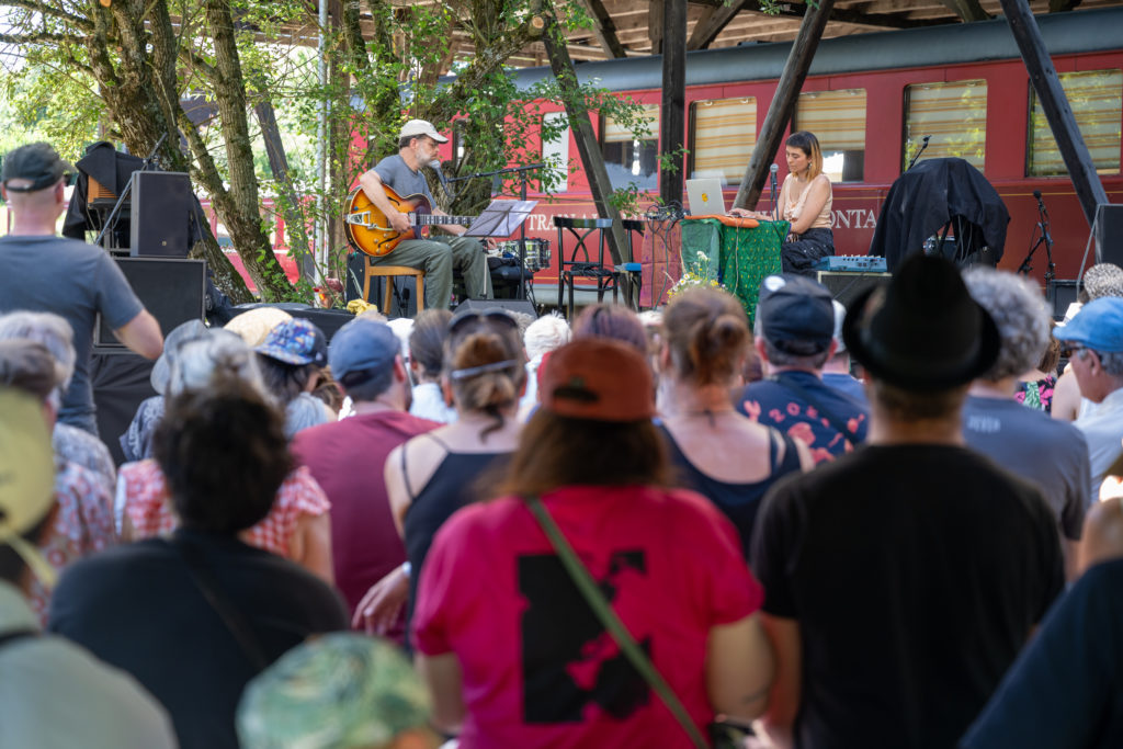 Leoni Leoni et Eric Chenaux - Crédit photo : Gilles Mauron